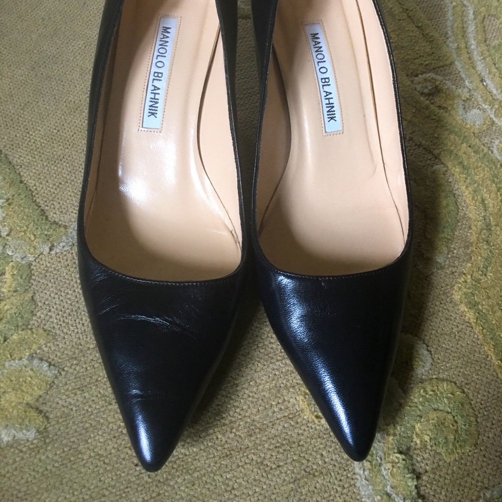 Manolo Blahnik Black Leather Pointed Toe Heels